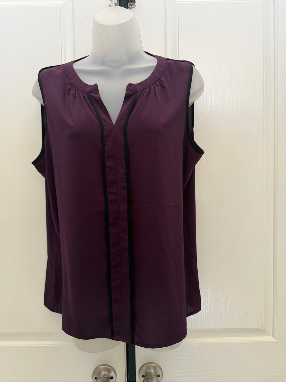 Calvin Klein Sleeveless Plum Split-Neck Blouse with Black Trim Sz L